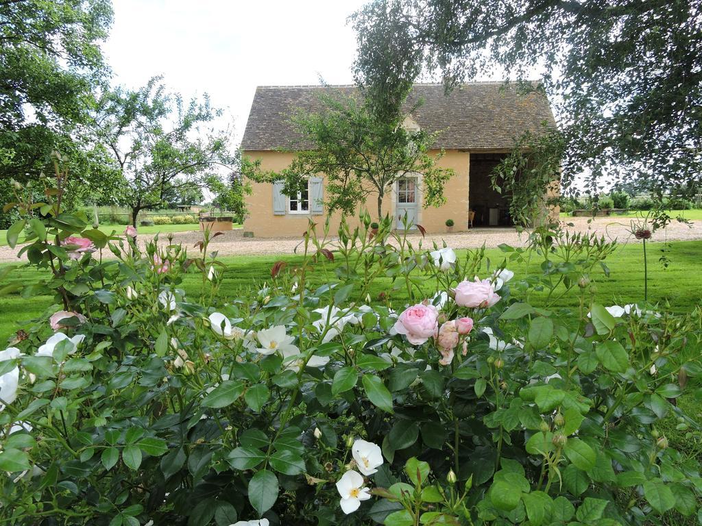 Gite De La Hertaudiere Montbizot Exterior photo