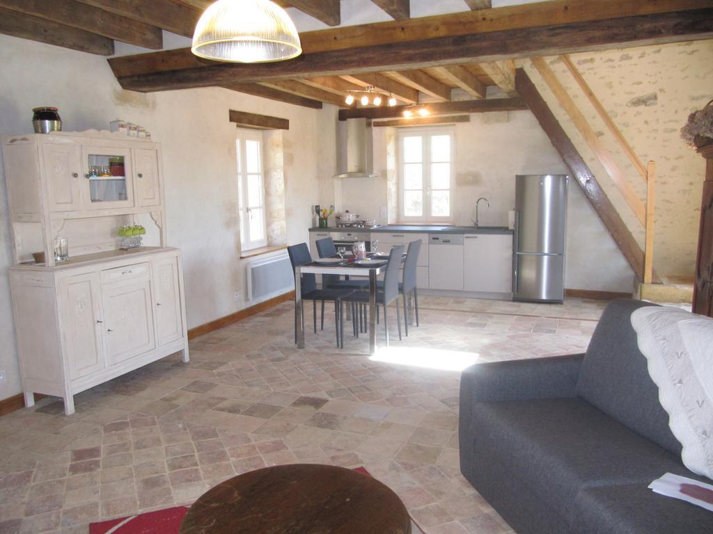 Gite De La Hertaudiere Montbizot Exterior photo